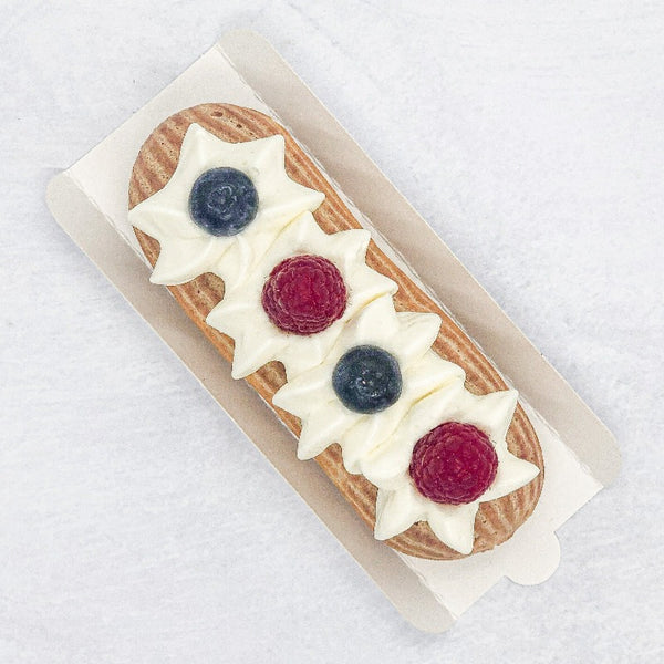 Mini Eclair #03 - Cheese Cream & Raspberry Compote